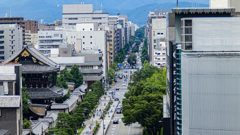 与京都市的大众运输合作推广环保活动。
